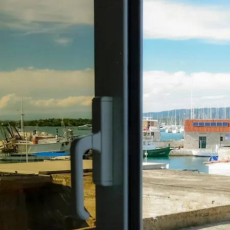 Lungo Mare Id400 Apartman Murter