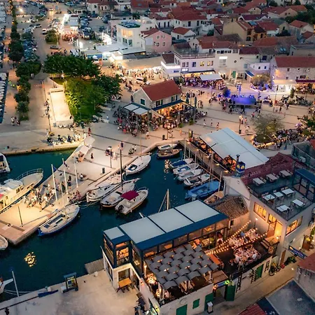 Lungo Mare Id400 * Murter